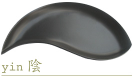 黒の流線形カフェプレート陰 黒の流線形カフェプレート陰